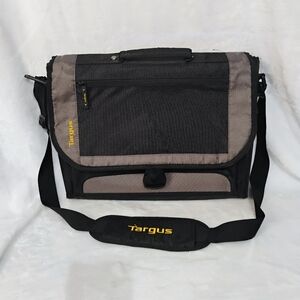 Targus Notebook Messenger Laptop Computer Bag Case Adjustable Shoulder Strap